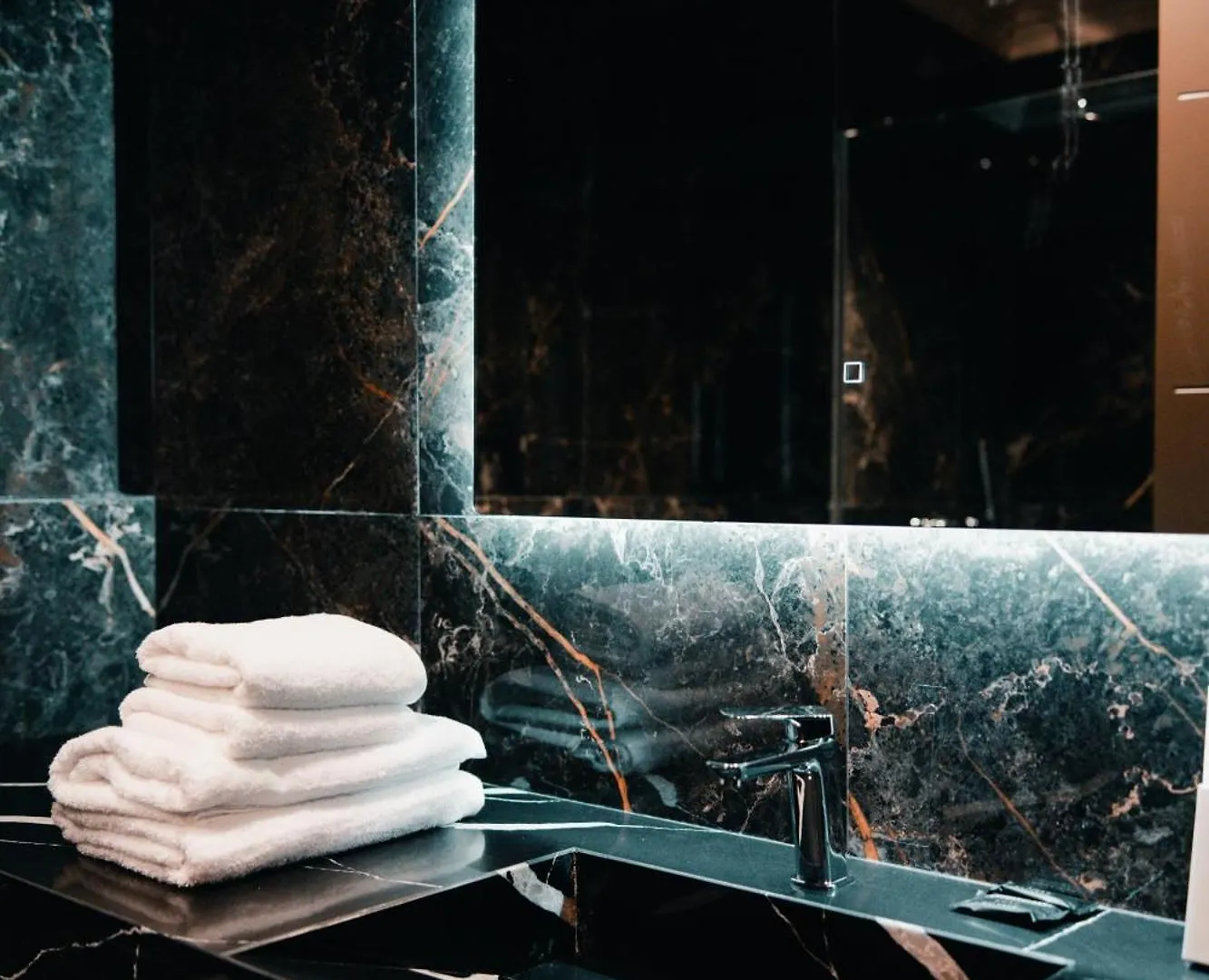 Royal G Deluxe Hotel Shkallnur Albania