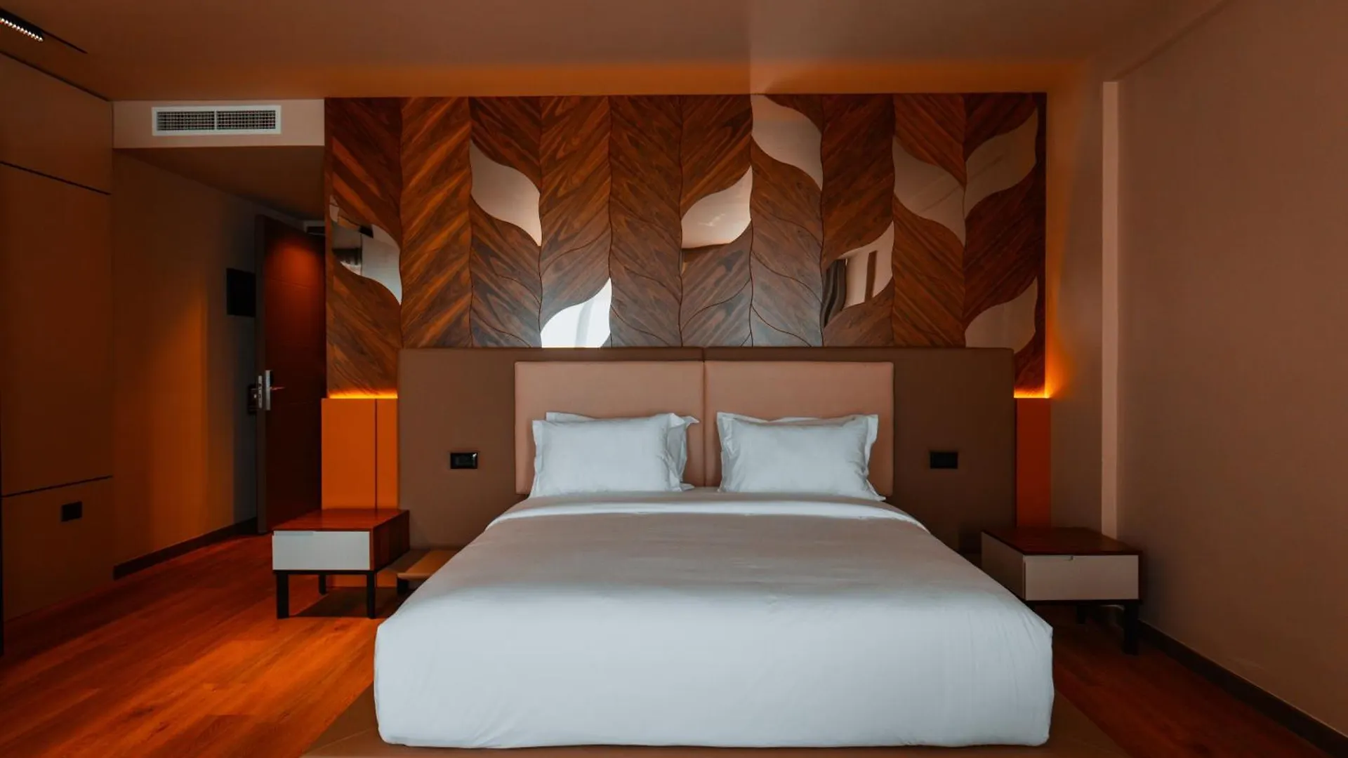 Royal G Deluxe Hotel Shkallnur 5*,  Albania