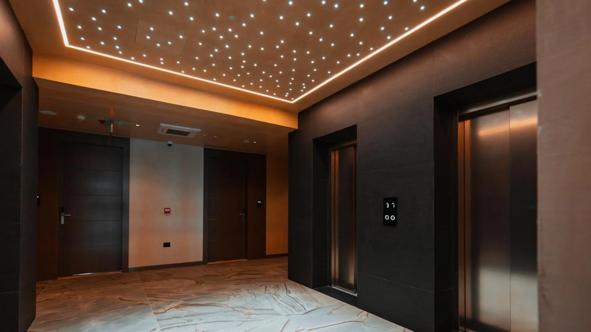 Royal G Deluxe Hotel Shkallnur