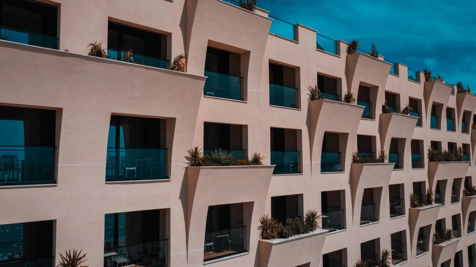 Royal G Deluxe Hotel Shkallnur 5*,