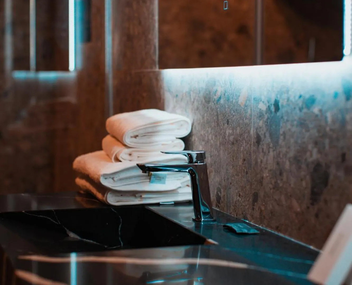Royal G Deluxe Hotel Shkallnur