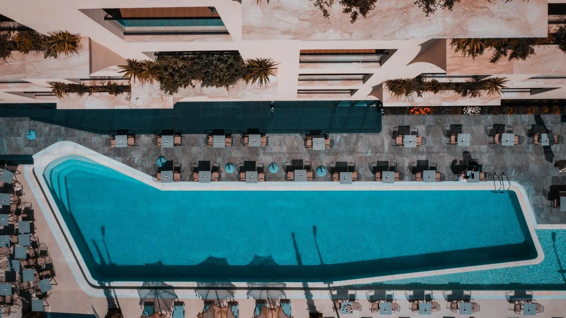 Royal G Deluxe Hotel Shkallnur